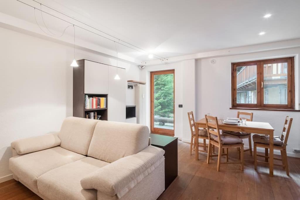 10 Min. Da Courmayeur Elegante Appartamento Pre-Saint-Didier Bagian luar foto