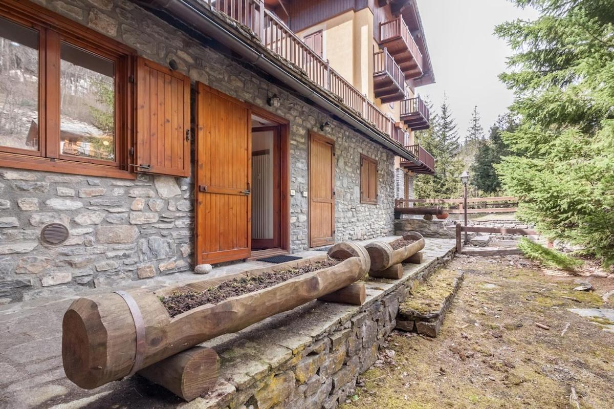 10 Min. Da Courmayeur Elegante Appartamento Pre-Saint-Didier Bagian luar foto